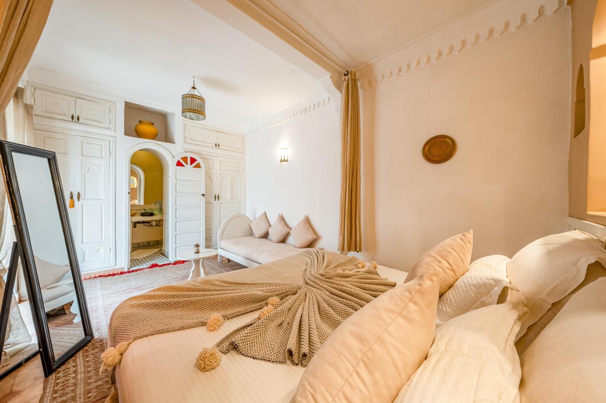 Riad Awinati Location Privatisee ,Piscine Chauffee , Beau Rooftop Marrakesch Exterior foto
