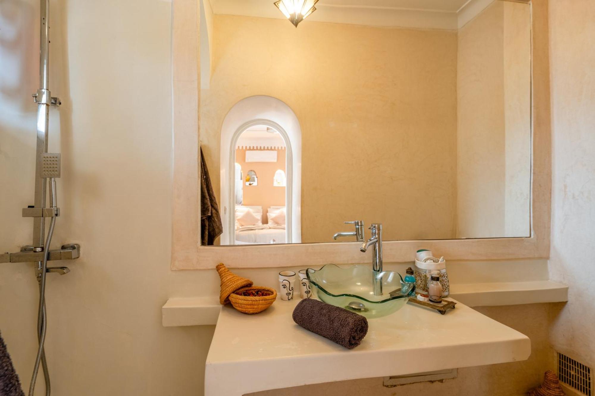 Riad Awinati Location Privatisee ,Piscine Chauffee , Beau Rooftop Marrakesch Exterior foto